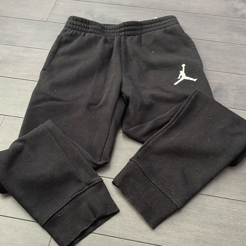 5/$10 Jordan sweatpants. Size M